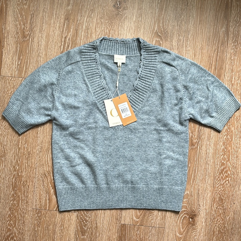 New! Cyrus blue short sleeve v neck sweater, medium